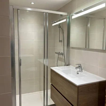 Apartment - Magnifique Dans Le Centre Du Village - Fr-1-623-184