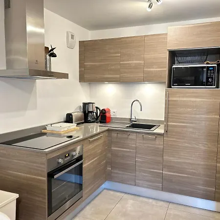 - Magnifique Dans Le Centre Du Village - Fr-1-623-184