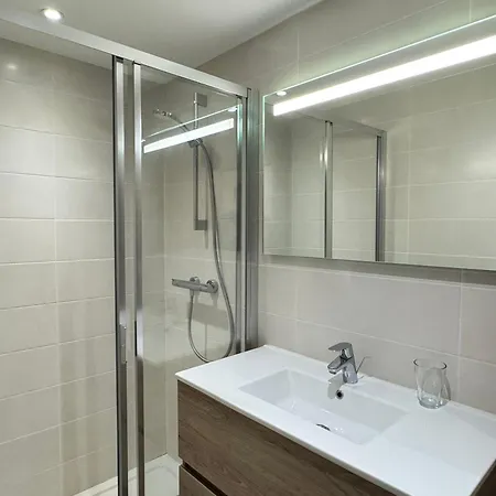 - Magnifique Dans Le Centre Du Village - Fr-1-623-184